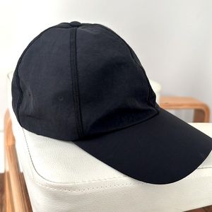 Lululemon lightweight baseball hat with stretchy sweatband for runners black NEW